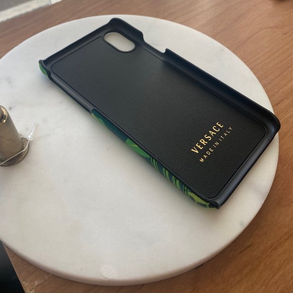 New 100% Authentic VERSACE Phone Cases for iPhone X and iPhone XS - Picture 4 of 5